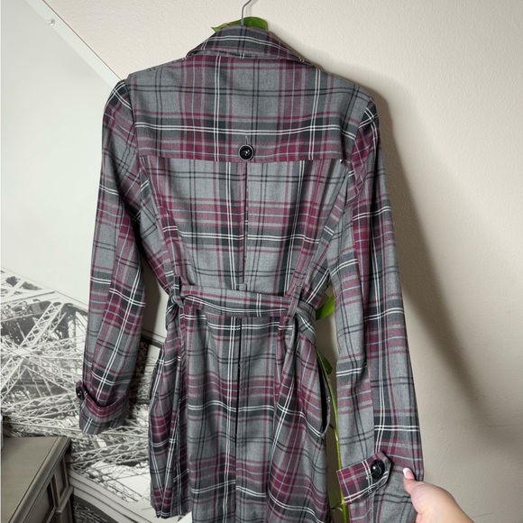 Rampage Gray and Red Plaid Trench Coat with Belt and Wide Lapels - Picture 9 of 10